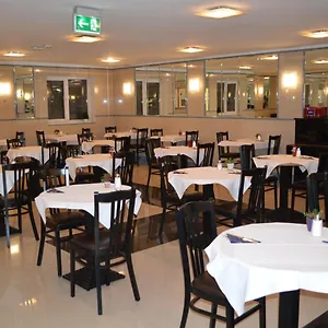 Hotel Donaustadt Kagran - At Metro U1 ***